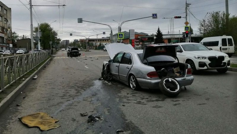 Две иномарки разбились в Ставрополе