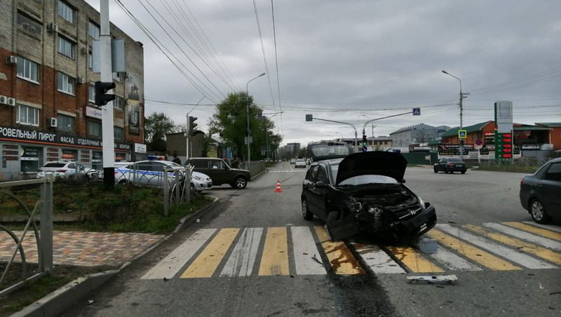 Две иномарки разбились в Ставрополе