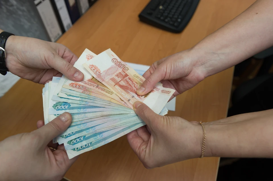 Экс-сотрудник отдела кадров МВД в Ставрополе пойдет под суд за взятку в 50 тысяч рублей