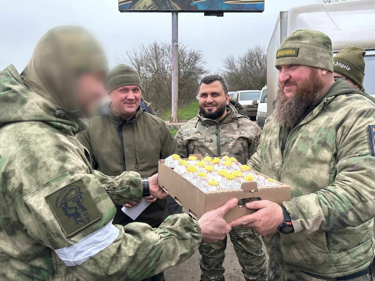 Глава Пятигорска Ворошилов передал бойцам СВО посылки и дронобойные ружья6