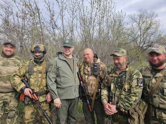 Глава Ставрополья вручил машины скорой помощи и медоборудование жителям ЛНР и ДНР