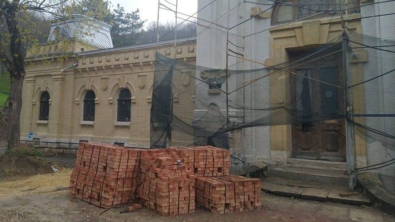 Качество реставрации памятника архитектуры в Пятигорске проверят следком и прокуратура
