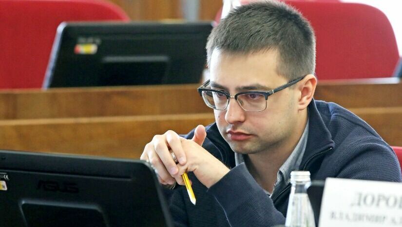 Но предприятие никогда не осуществляло деятельность, так как после его открытия в отношении Дорошенко было возбуждено уголовное дело и его заключили под стражу», — рассказала следователям женщина.