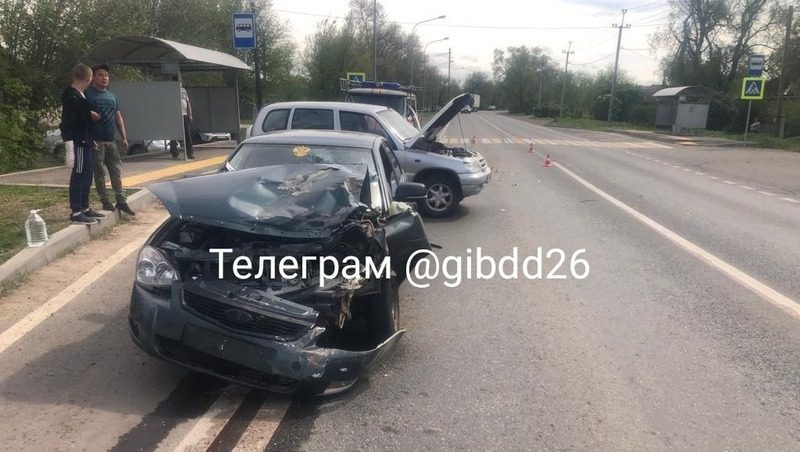 Начинающий водитель на «Приоре» протаранил Chevrolet на Ставрополье