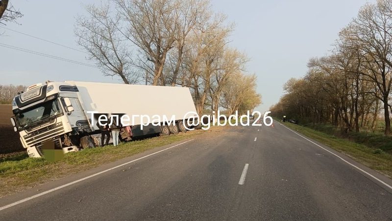 Пассажир и водитель легковушки скончалтсь на месте во время ДТП на Ставрополье
