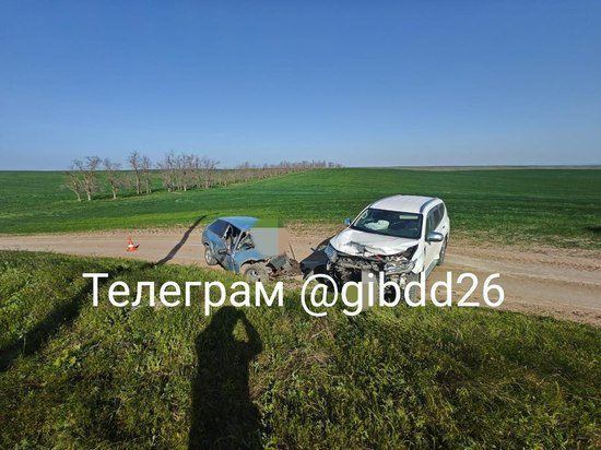 Под Буденновском в ДТП погиб водитель, второй ранен