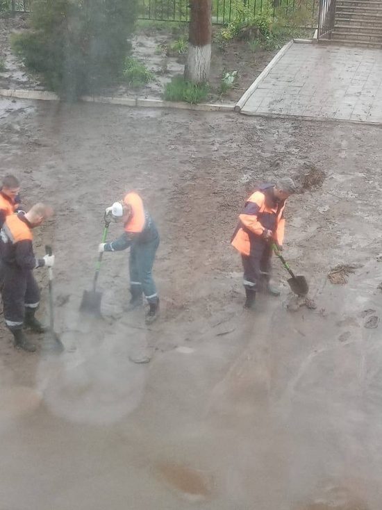 Сильный ливень в станице Георгиевской вызвал селевой поток на улицах