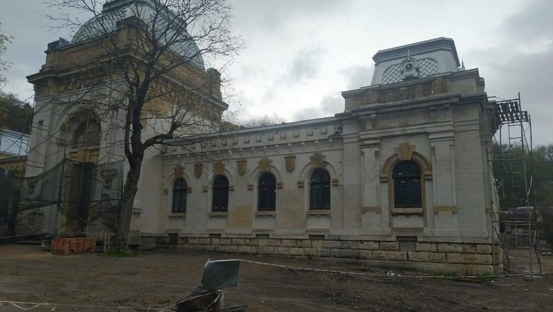 Управление по охране объектов культурного наследия проверило ход реставрации «Пушкинских ванн» Пятигорска