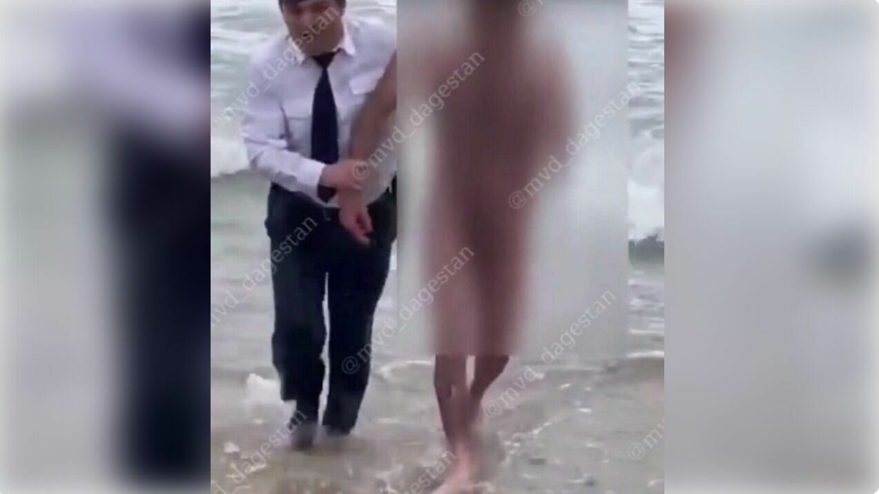В Дагестане из моря вытащили голого мужчину с изрезанными руками0