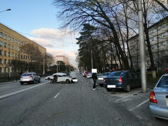В ДТП с четырьмя машинами в Ставрополе пострадал 21-летний водитель