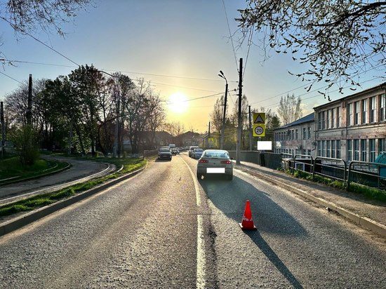 В Пятигорске легковушка сбила школьницу, перебегавшую дорогу в неположенном месте