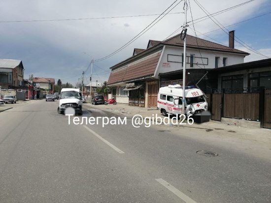 В Пятигорске в ДТП попала скорая помощь, 7 человек доставлены в больницу