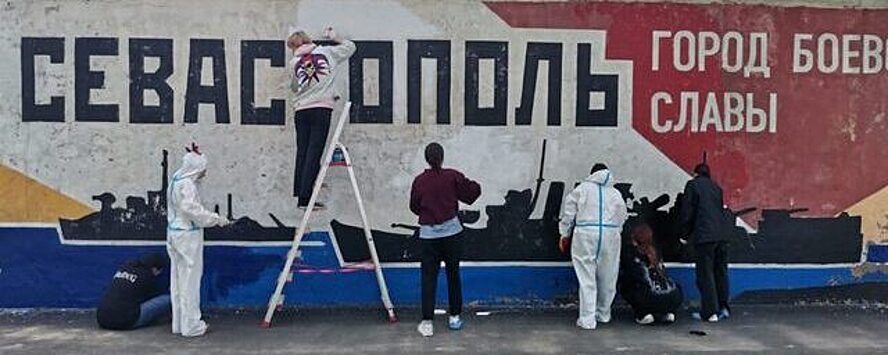 В преддверии Дня Победы в Ставрополе обновили граффити на Михайловском шоссе