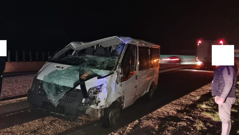 Водитель пассажирского микроавтобуса пострадал в аварии под Пятигорском