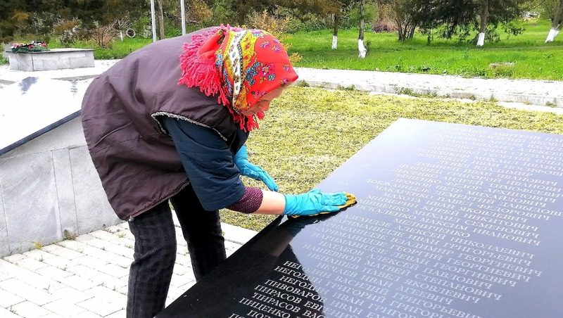 Воинский мемориал в Кировском округе привели в порядок в рамках всероссийской акции