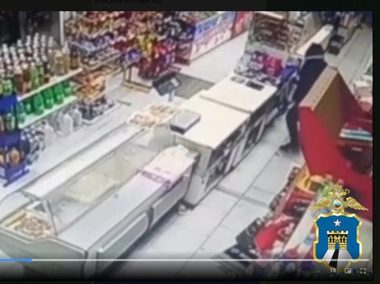 Житель Пятигорска ночью залез в магазин и украл деньги из кассы