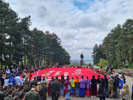 Знамя Победы развернули в Пятигорске