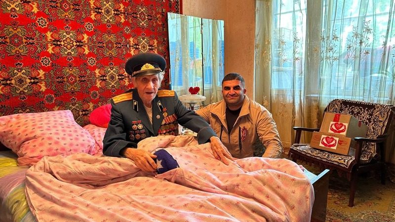 Депутат из Шпаковского округа поздравил с 9 Мая ветеранов в Луганске и бойцов в зоне СВО