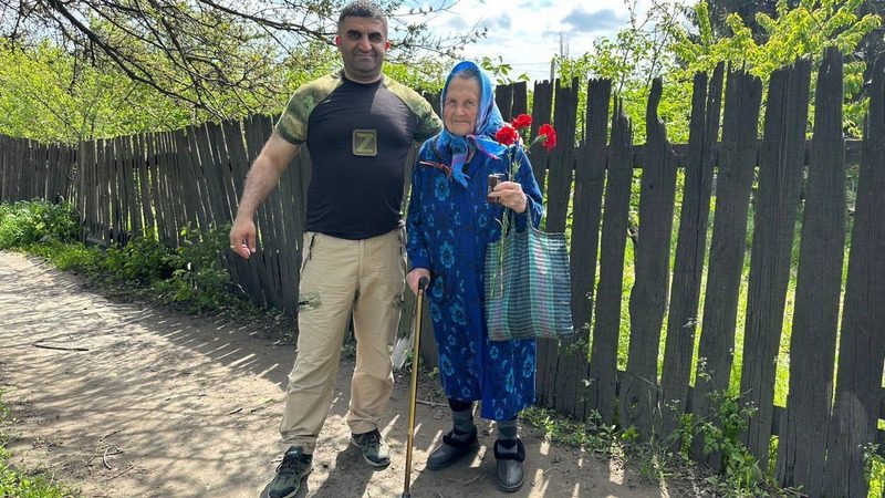 Депутат из Шпаковского округа поздравил с 9 Мая ветеранов в Луганске и бойцов в зоне СВО