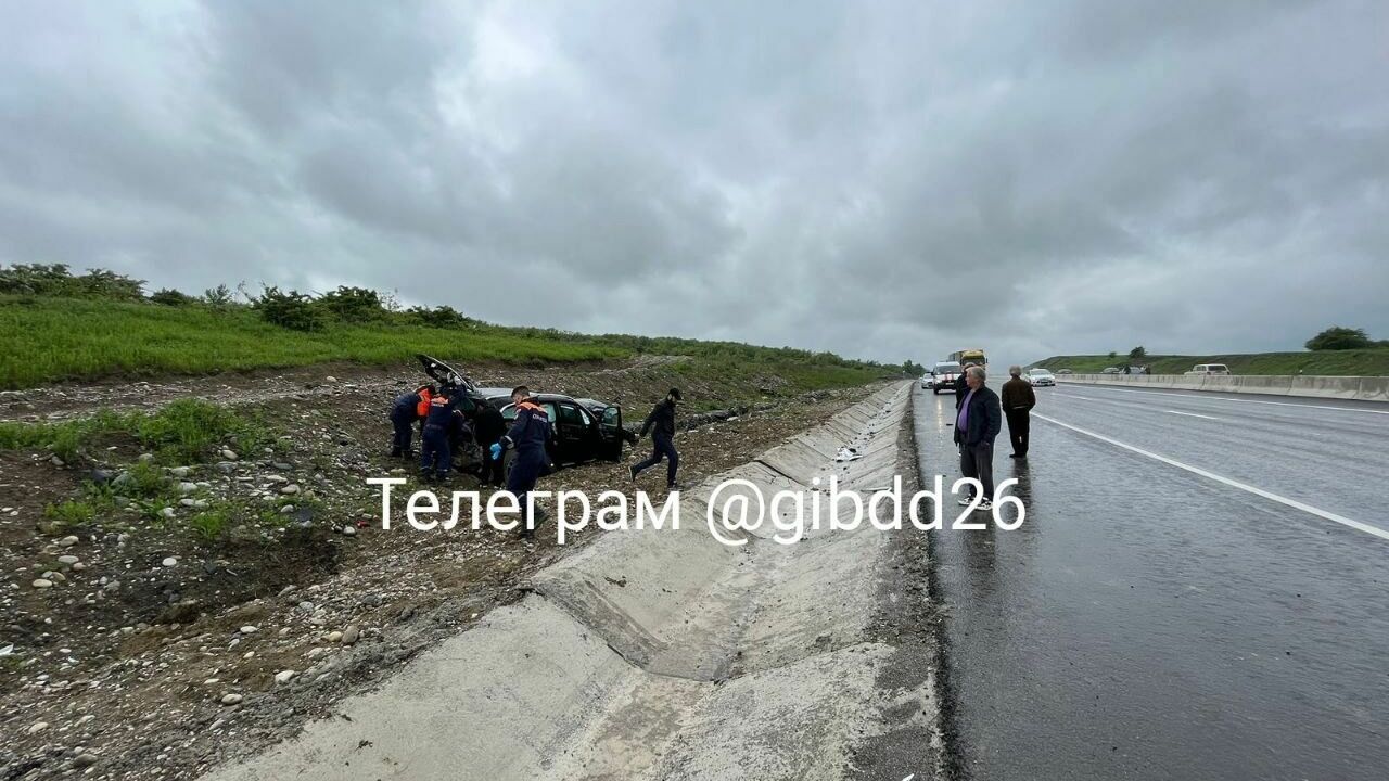 Два человека попали в реанимацию после ДТП возле аэропорта Минвод0