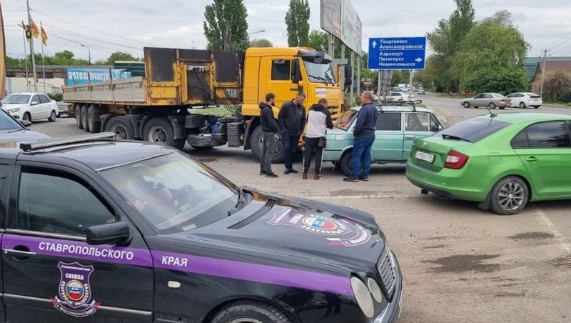 Легковушка и КамАЗ столкнулись в Минводах