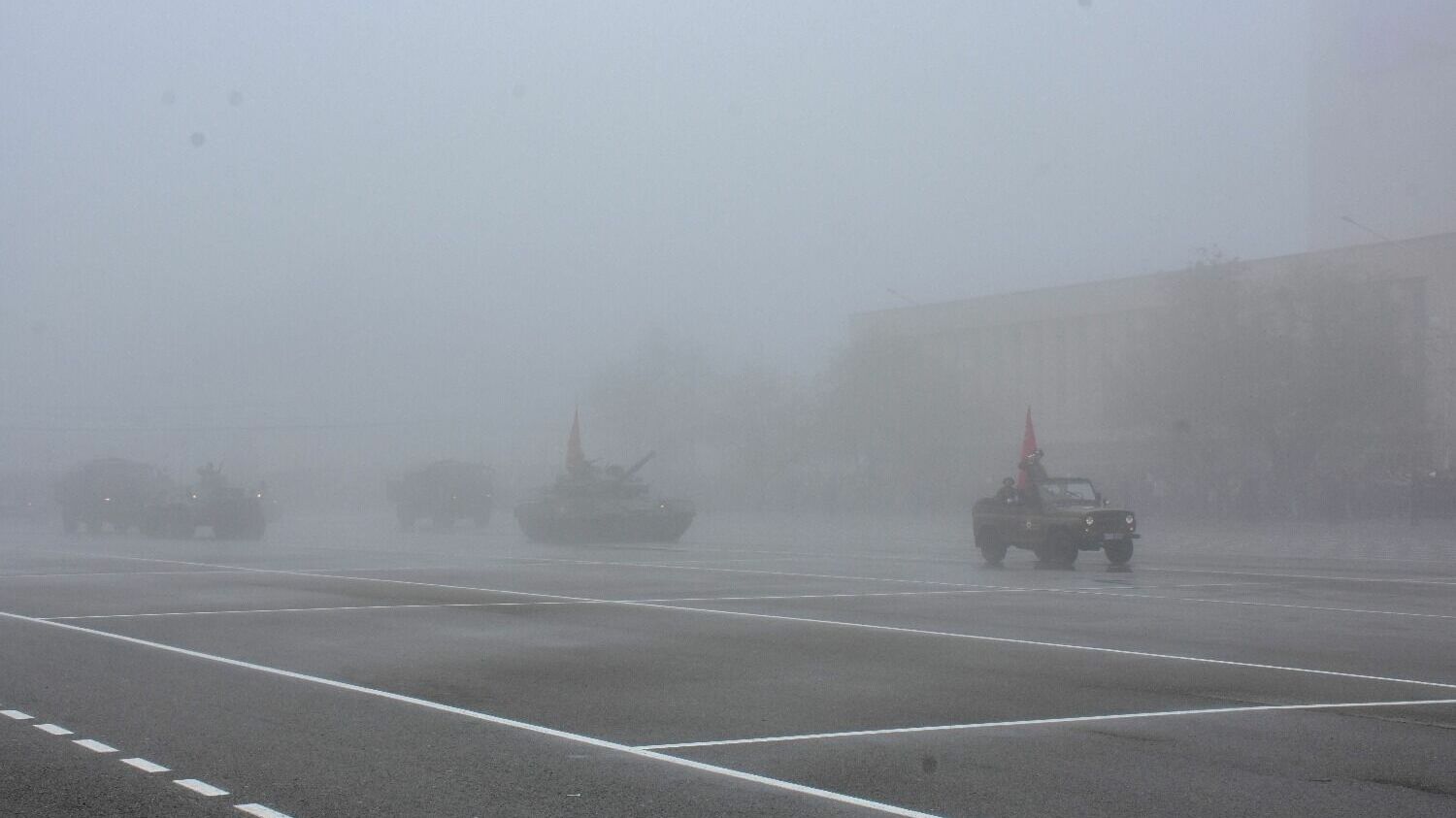 Парад 78-й годовщины Победы в Ставрополе прошел в тумане111
