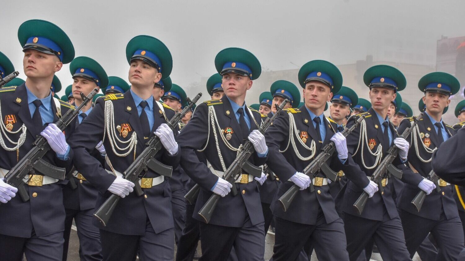 Парад 78-й годовщины Победы в Ставрополе прошел в тумане65