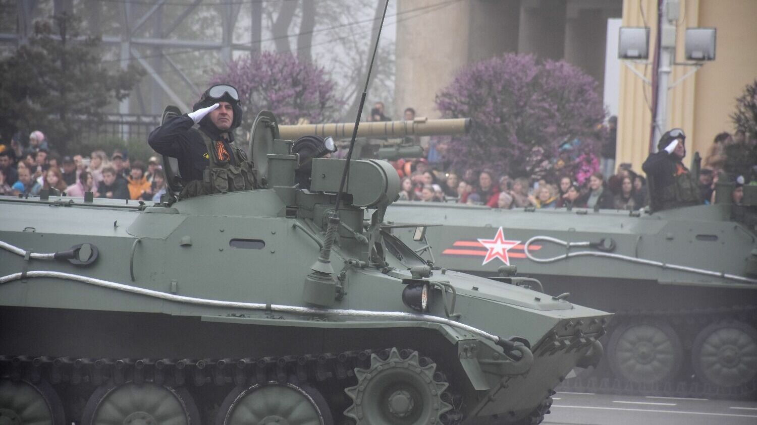 Парад 78-й годовщины Победы в Ставрополе прошел в тумане100