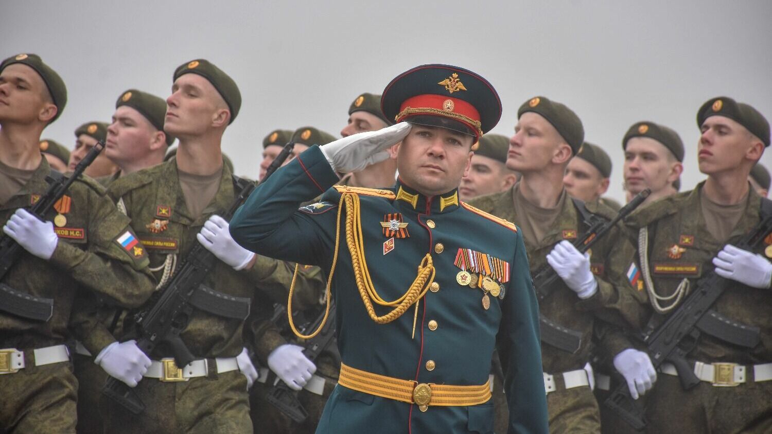 Парад 78-й годовщины Победы в Ставрополе прошел в тумане57
