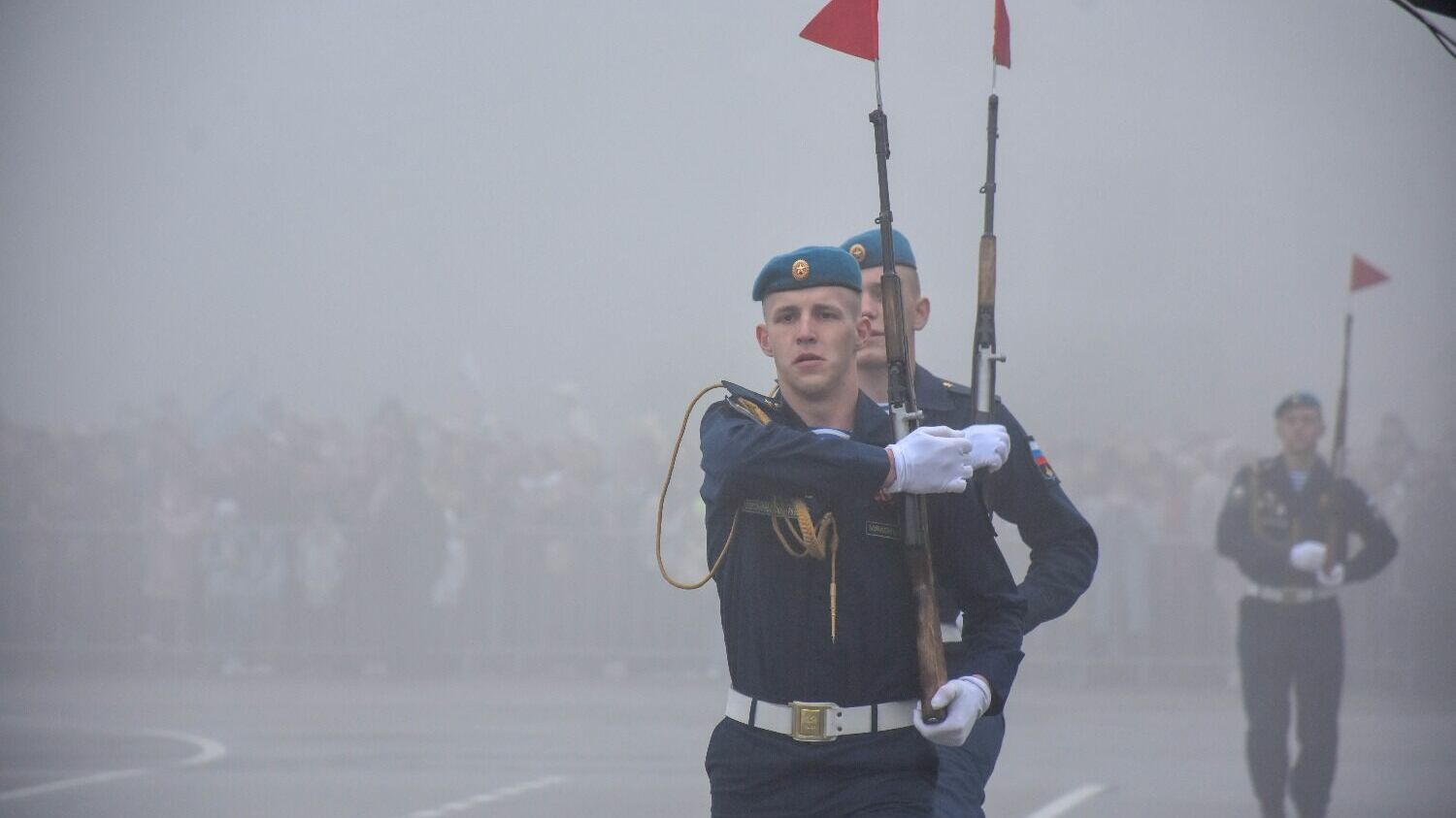 Парад 78-й годовщины Победы в Ставрополе прошел в тумане41