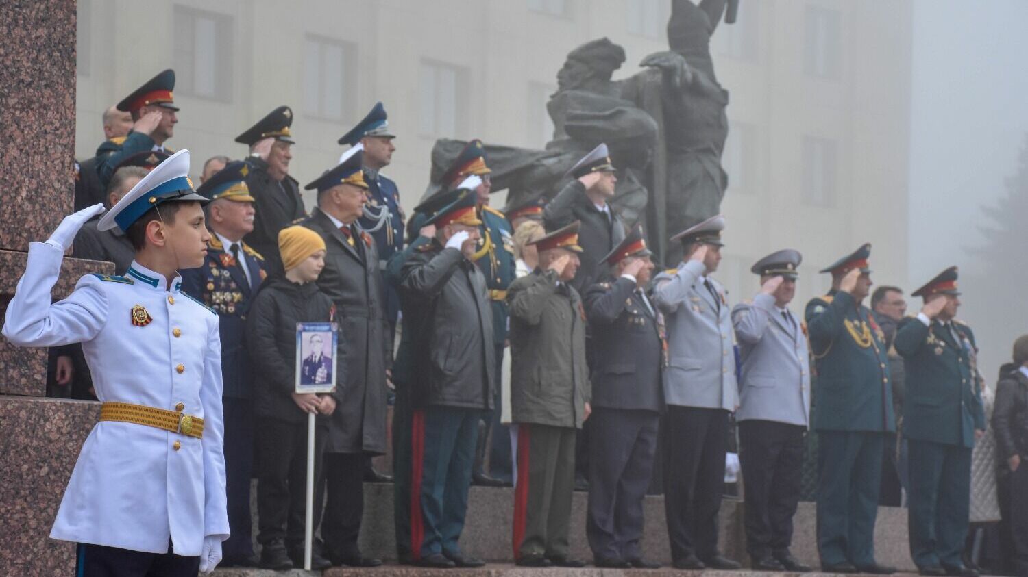 Парад 78-й годовщины Победы в Ставрополе прошел в тумане29