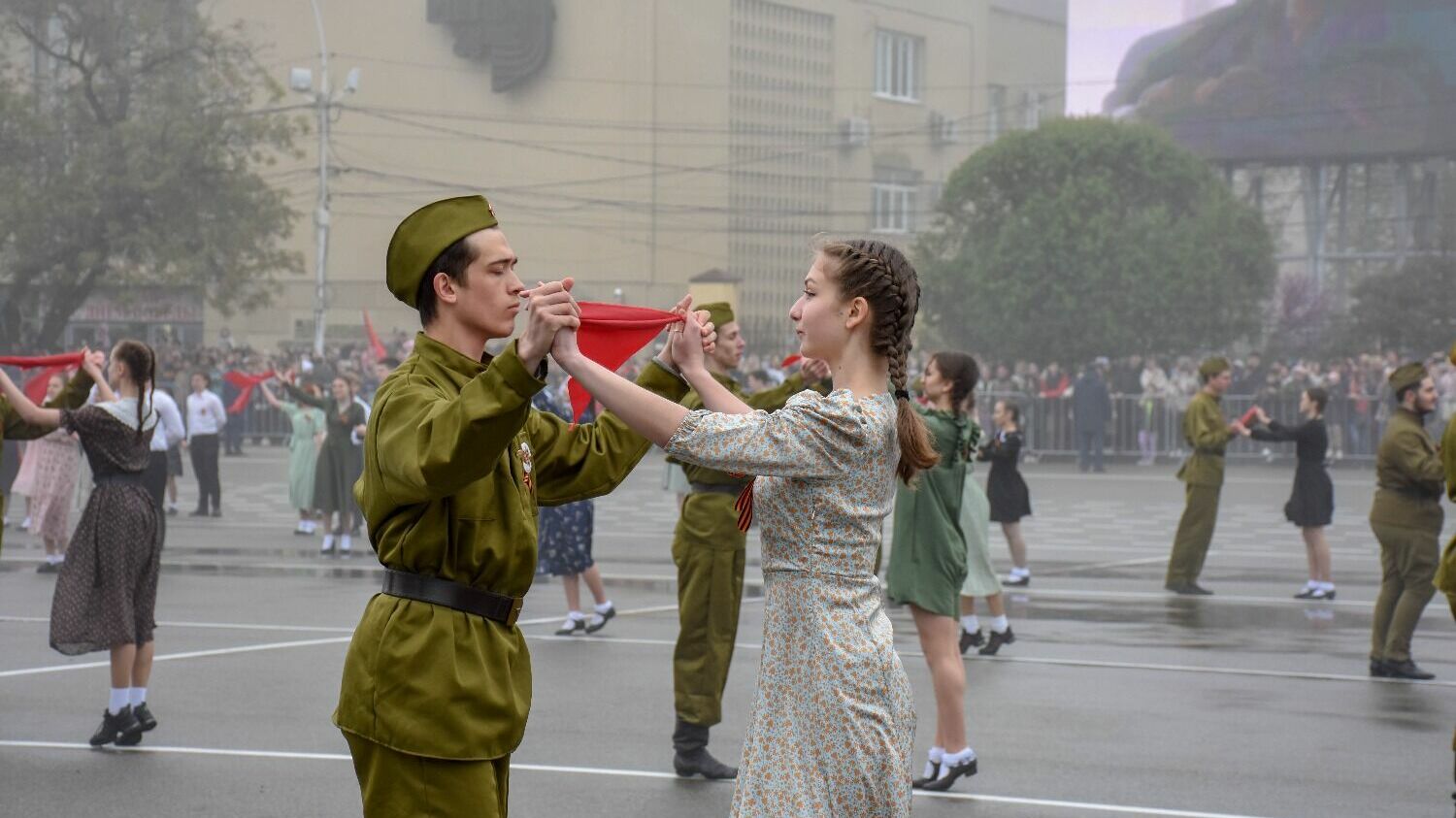 Парад 78-й годовщины Победы в Ставрополе прошел в тумане145