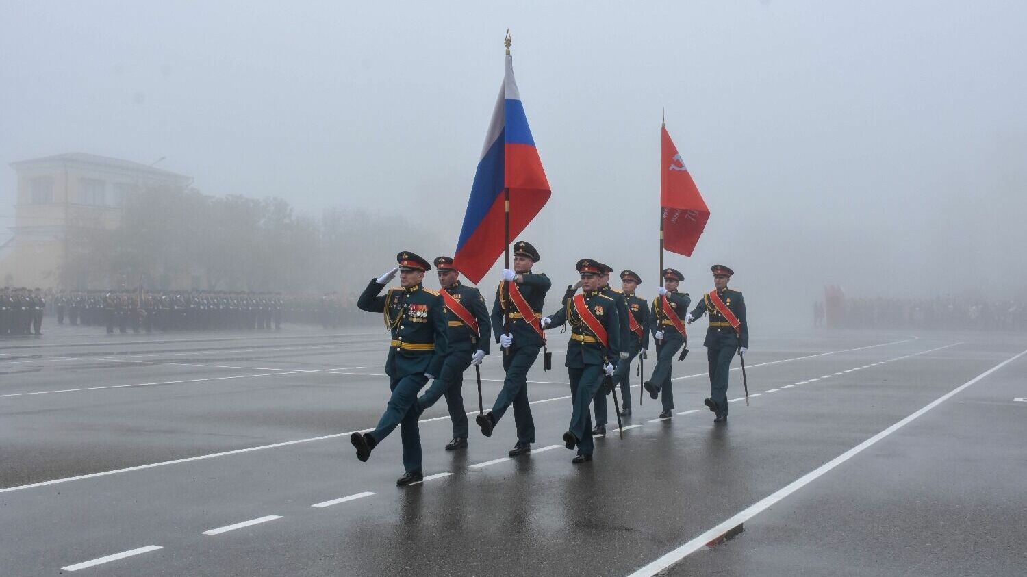 Парад 78-й годовщины Победы в Ставрополе прошел в тумане25