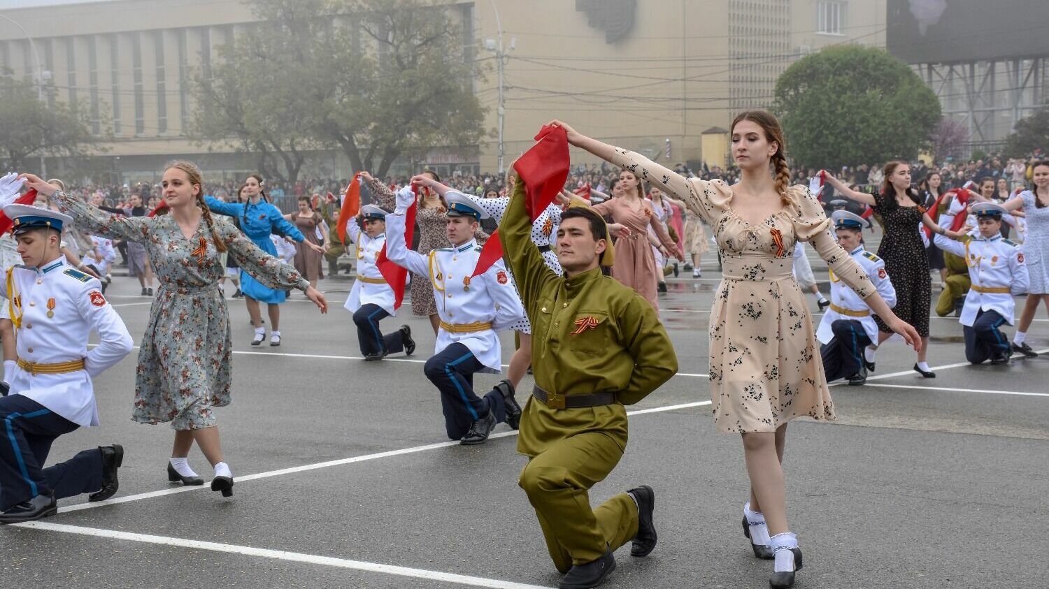 Парад 78-й годовщины Победы в Ставрополе прошел в тумане154