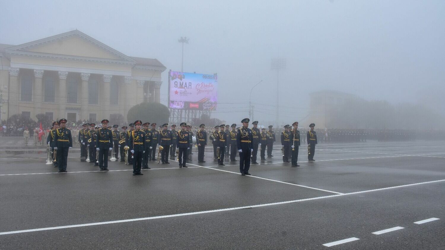 Парад 78-й годовщины Победы в Ставрополе прошел в тумане23