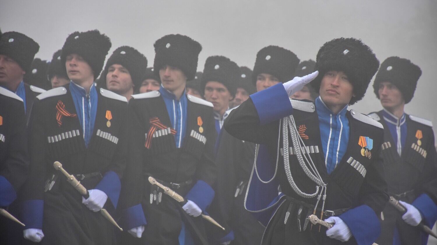 Парад 78-й годовщины Победы в Ставрополе прошел в тумане91