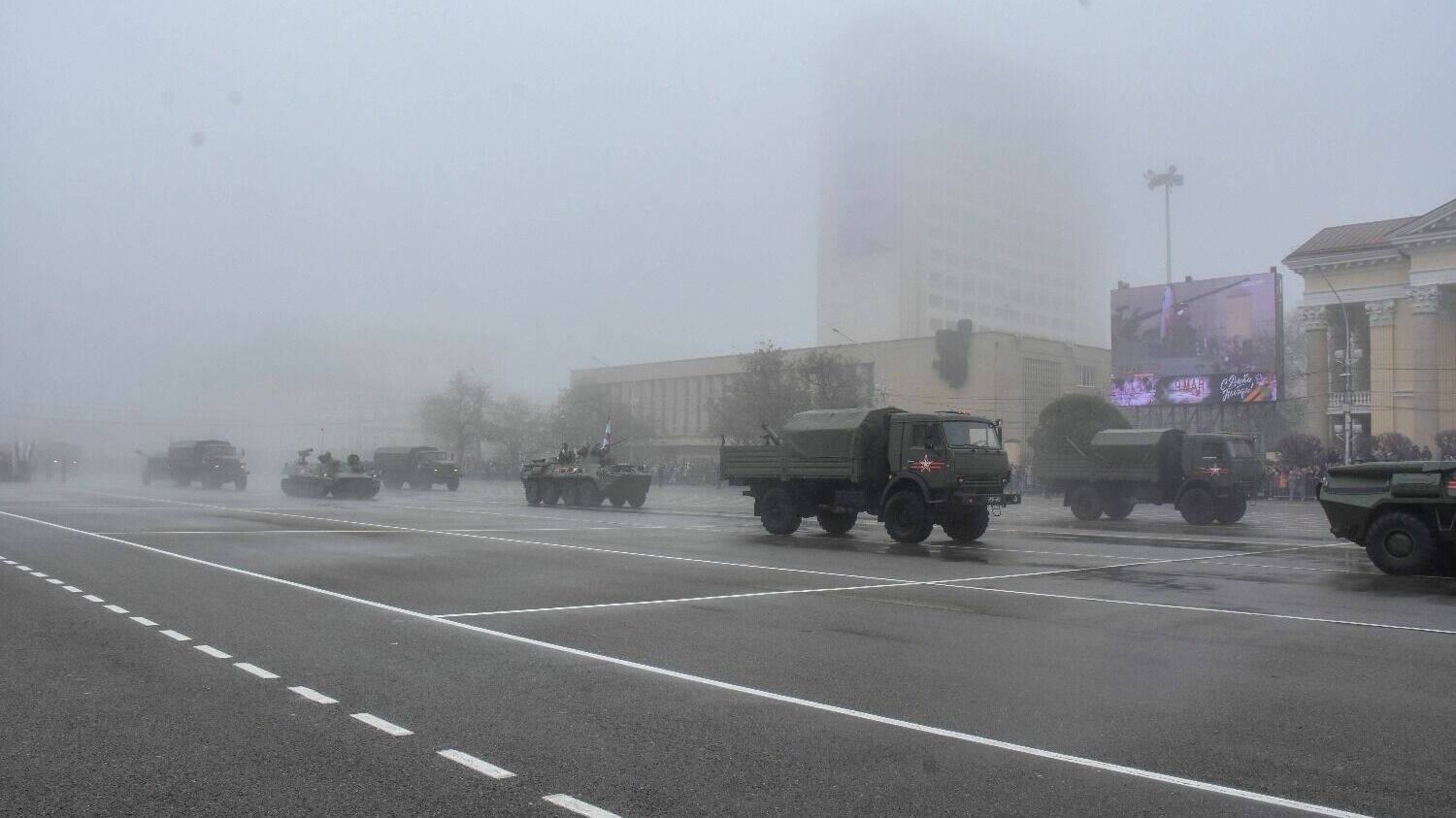 Парад 78-й годовщины Победы в Ставрополе прошел в тумане113