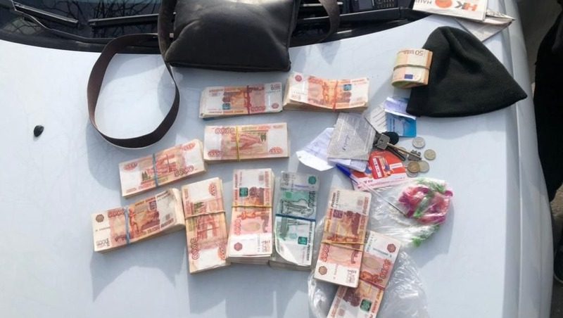 Почти 30 тыс. долларов изъяли у предполагаемого обменщика валюты на Ставрополье