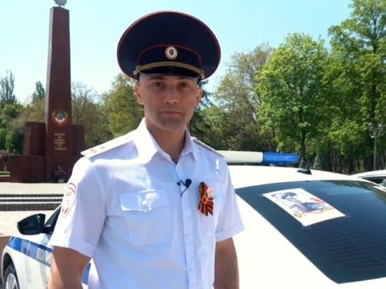 Полицейские Пятигорска в День Победы разместили на патрульных авто портреты своих фронтовиков