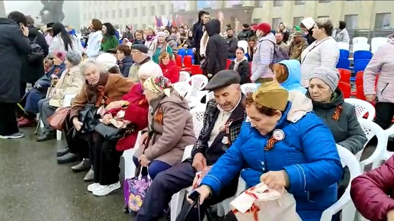 Родные участников СВО вместе с ветеранами стали гостями парада в Ставрополе1