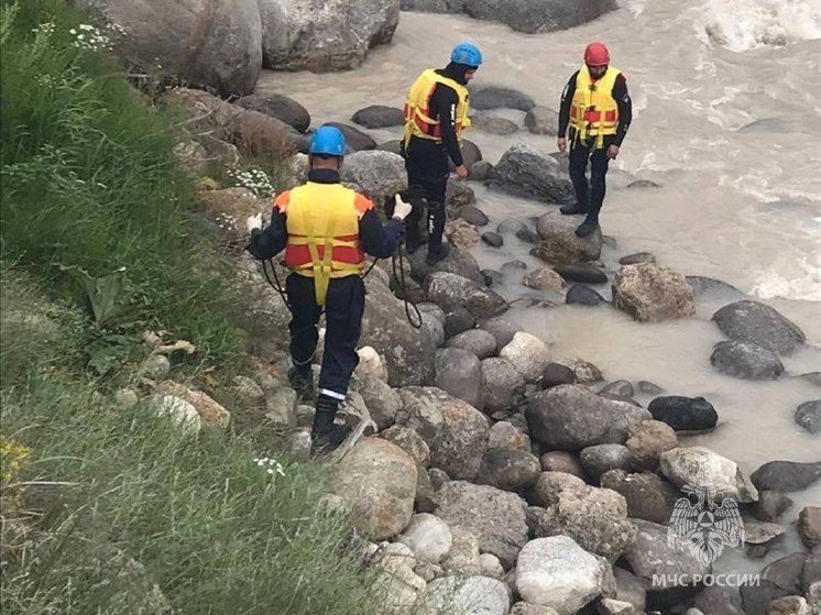 Спасатели ищут вдоль прибрежной линии реки «Нальчик» пропавшего местного жителя