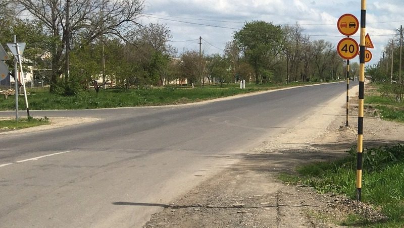 Участок социально значимой дороги обновили в селе на Ставрополье