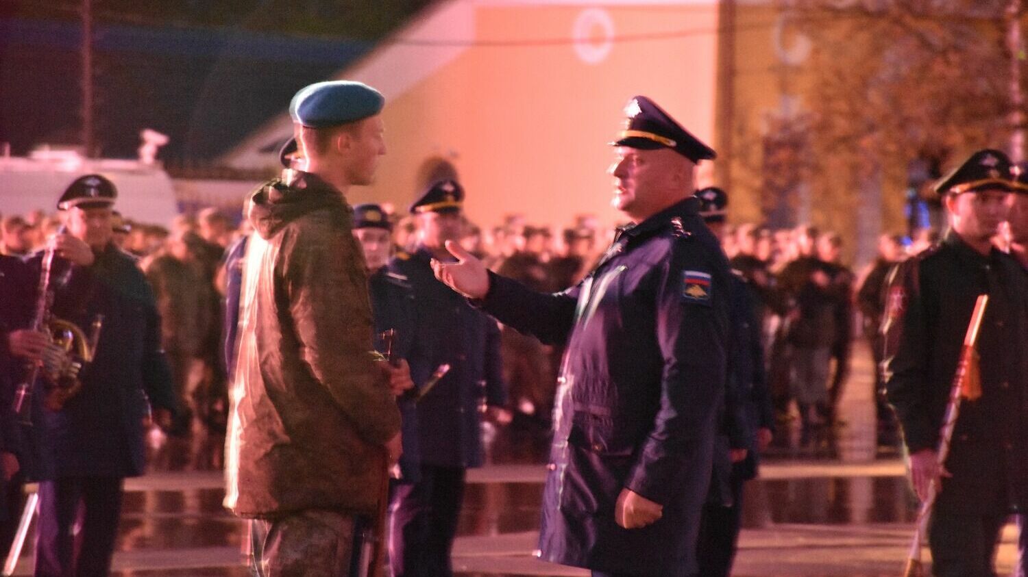 В Ставрополе прошла первая ночная репетиция парада Победы. Фоторепортаж3