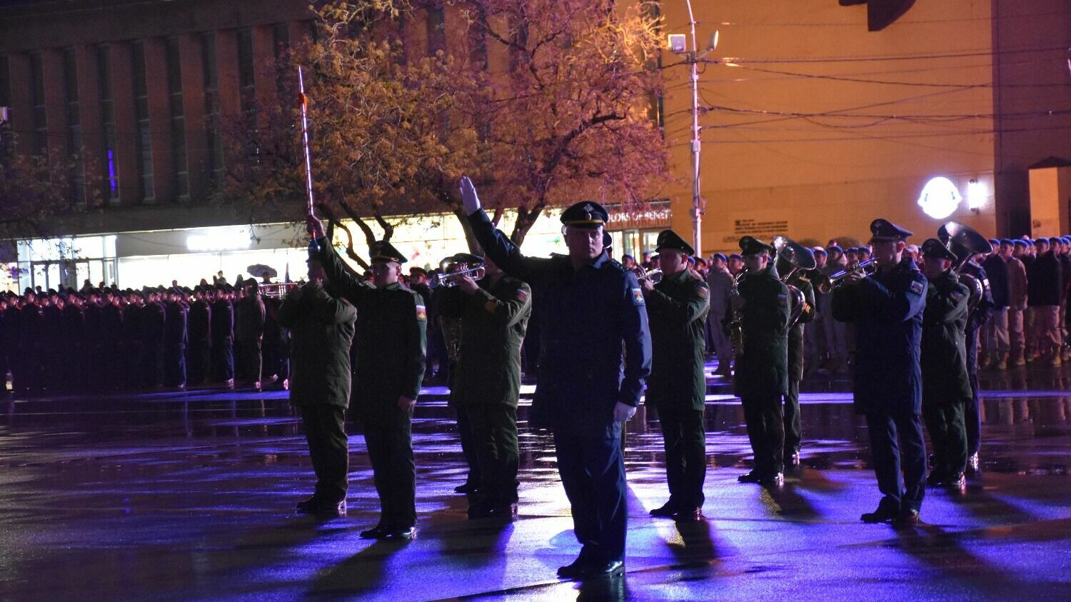 В Ставрополе прошла первая ночная репетиция парада Победы. Фоторепортаж24