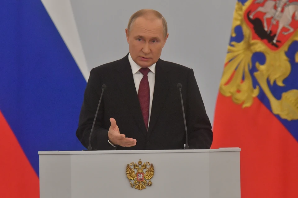 Владимир Путин проводит заседание в Пятигорске