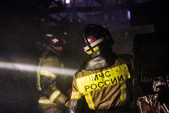В Ставрополе пожарные несколько часов боролись с огнем в торговом павильоне
