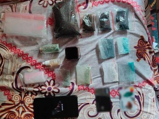 Жительница Невинномысска хранила дома наркотики и собиралась делать закладки