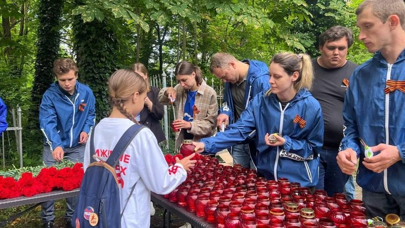Акцию «Нет забытых имён» провели на Даниловском кладбище в Ставрополе