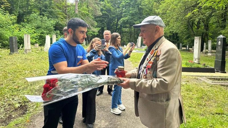 Акцию «Нет забытых имён» провели на Даниловском кладбище в Ставрополе