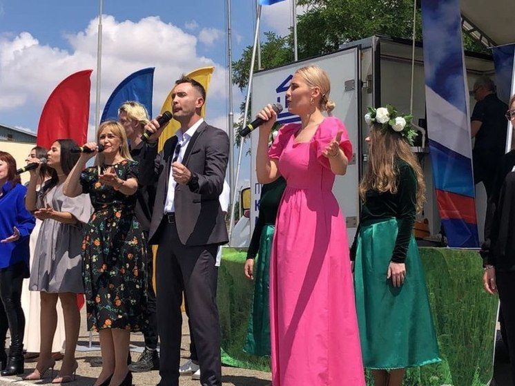 Артисты из Минераловодского округа дали большой концерт в войсковой части в Будённовске